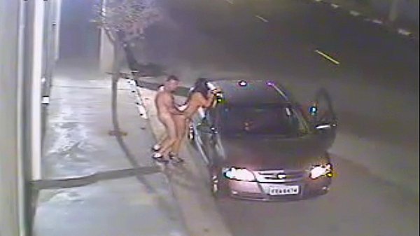 Flagra de sexo na rua com casal dando uma trepada