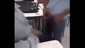 Video amador de sexo aula com uma novinha safada