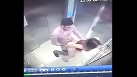 Video porno no elevador
