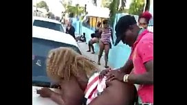 Vídeo de sexso na rua com uma negona rabuda