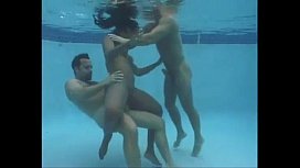 Videos de sexo dentro da piscina