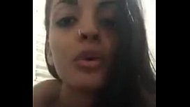 Novinha sexy video mostrando a bucetinha e os peitos