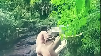 Sexo na cachoeira metendo sem dó
