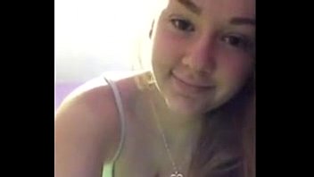 Video porno caseiro nacional com novinha bem safada tirando a roupa