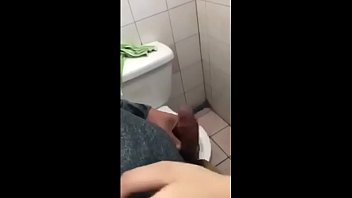 Videos de sexo online gratis com gata mamando no banheiro