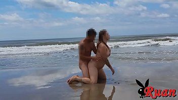 Casal xvideos na praia transando gostoso