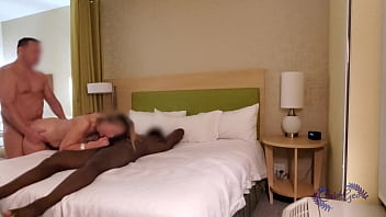 Vídeo quente de sexo corno filmando esposa sendo fudida